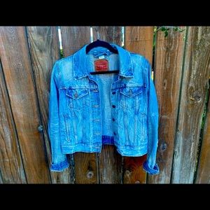 Distressed Levi’s Denim Jacket Size M